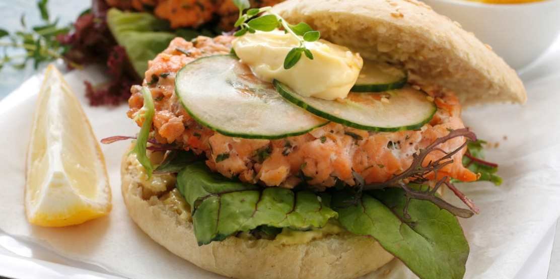 Ev Yapımı Mayonezli Norveç Somon Burgerleri