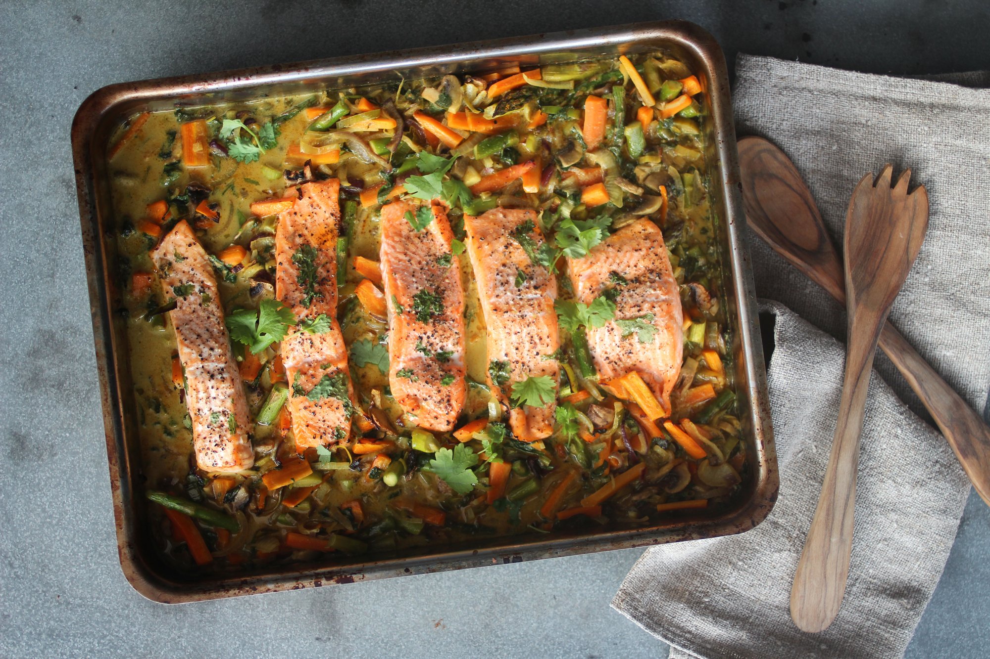 Laks i form med ingefær, karri og kokosmelk